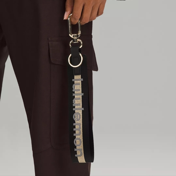 Lululemon Gold/Black Never Lost Keychain - Picture 2 of 6
